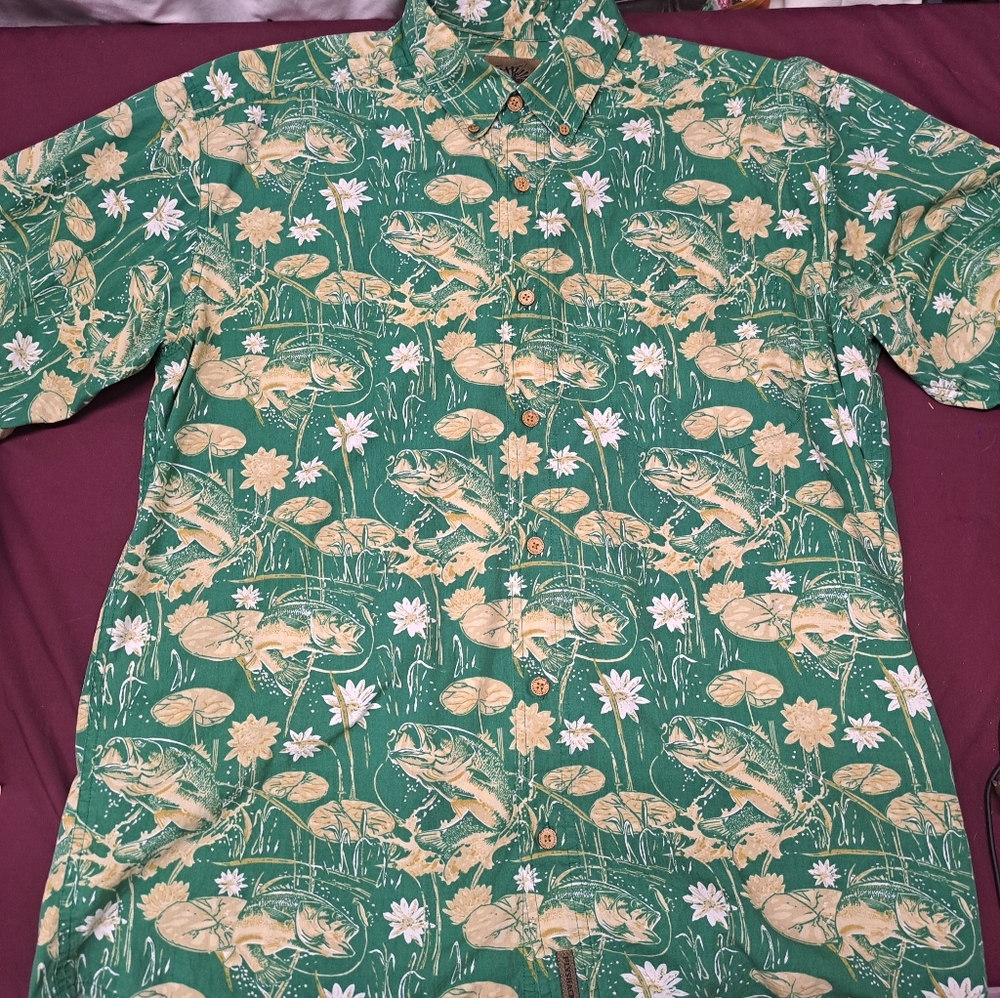 Flyshacker Men's Fish Shirt size large